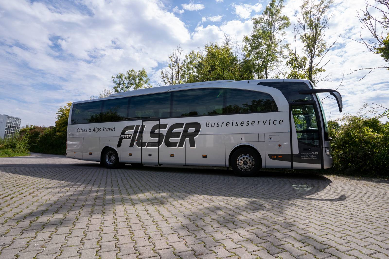 Busreisen Filser touring coach, side view